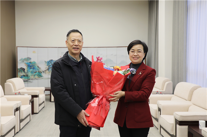 寧波市委組織部副部長(zhǎng)、市人社局局長(zhǎng)張瑞麗調(diào)研寧波材料所
